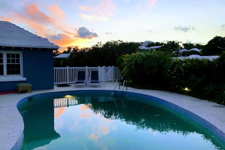 5⭐1 br apt island getaway -pool & twizzy charger