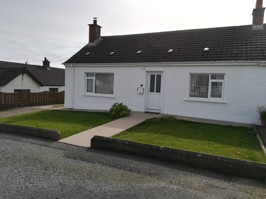 Cosy seaside bungalow in Annalong with parking Bungalows for Rent in