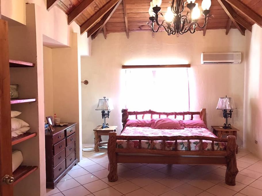 Spacious rooms with A / C