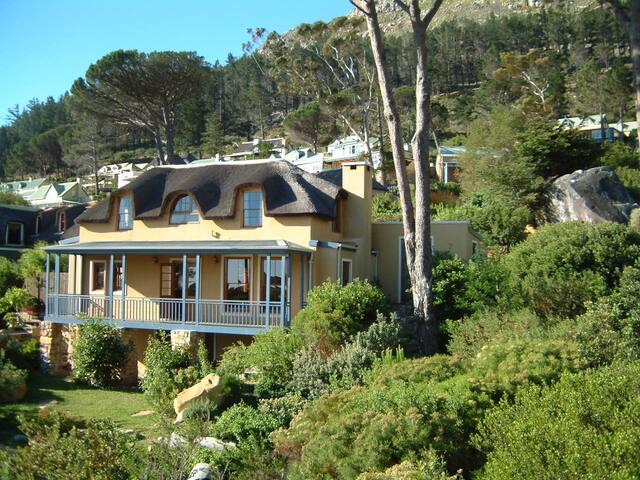 Family house with mountain views, Hout Bay