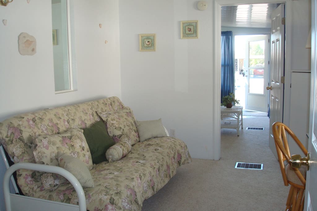 2nd Bedroom Queen Futon