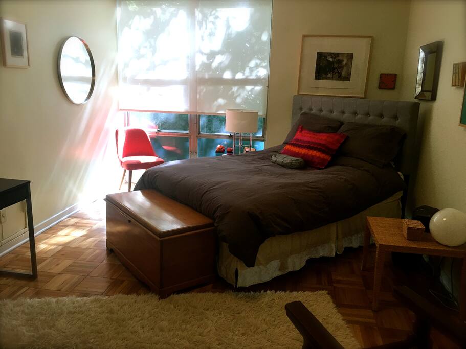 Bedroom with queen bed