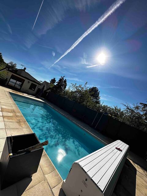 Pretty family home with a pool