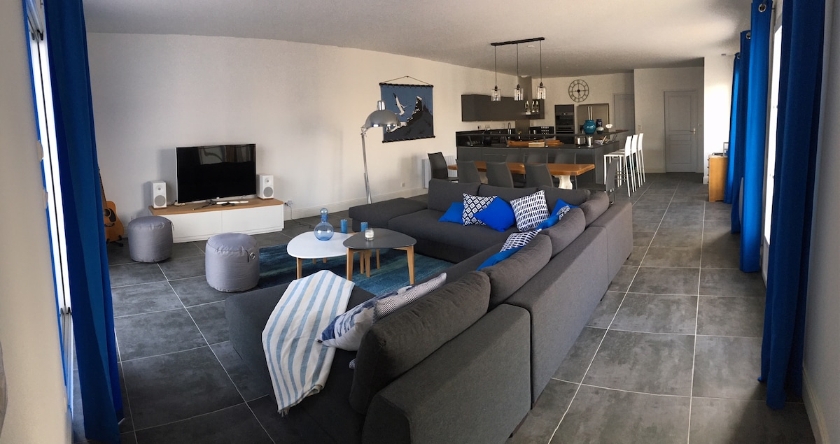 Popular Airbnb listing: Luxury 2 bedroom beachfront villa with pool in Saint Pierre D'oléron