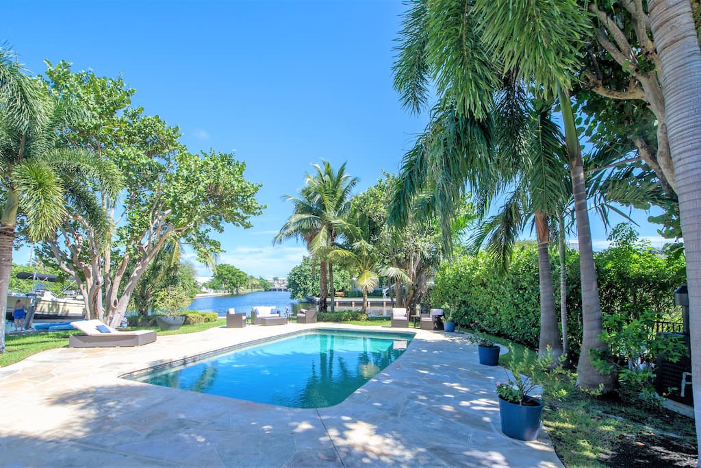 Spectacular views of the south Florida landscape are yours at Paradise Point.