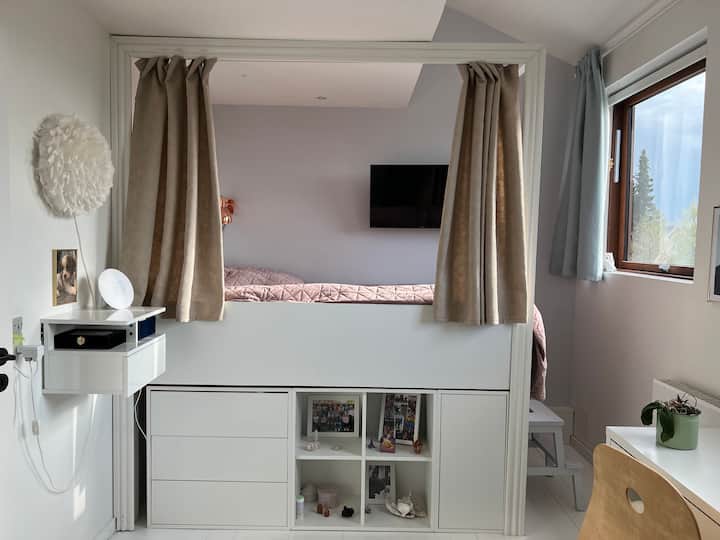 卧室。床120厘米