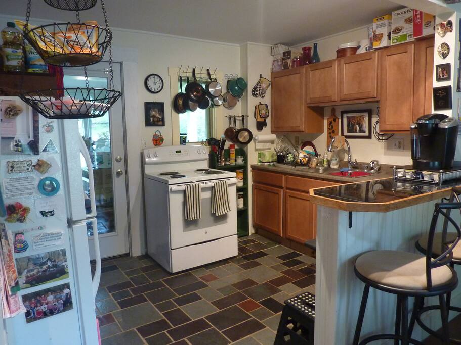 Well equipped kitchen. Photo was taken in Feb 2016.