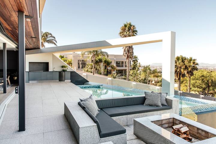 Panoramic Ocean & Mountain views, Luxurious Design gallery image 2