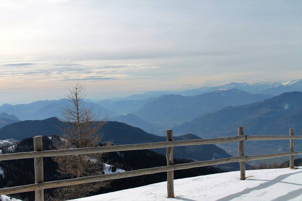 Da Montecampione in una giornata di sci