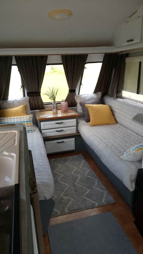 Top Airbnb: The Getaway caravan in Rhiwlas, Penisarwaun, Brynrefail, Clwt Y Bont, Dinorwic, Deiniolen, Bethel