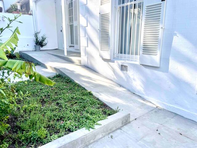 Classy and relaxing home in Tamboerskloof gallery image 3