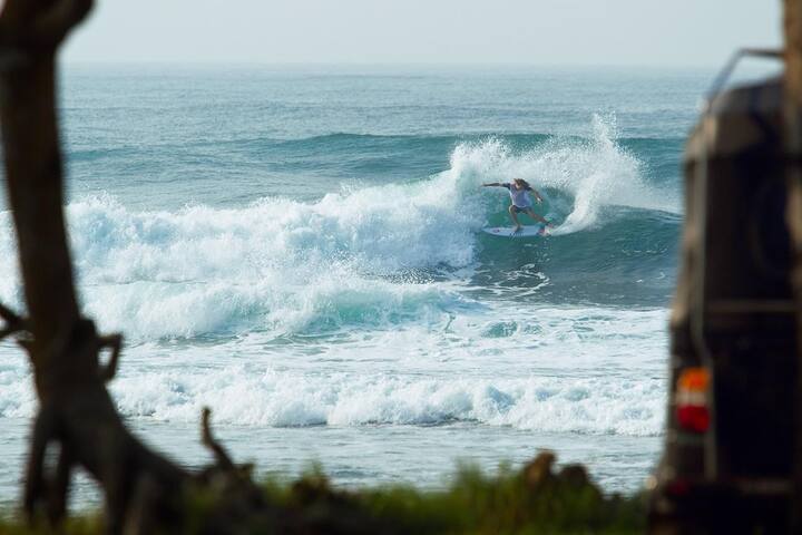 Flow Villa: Six Surf Spots a Five Minute Walk