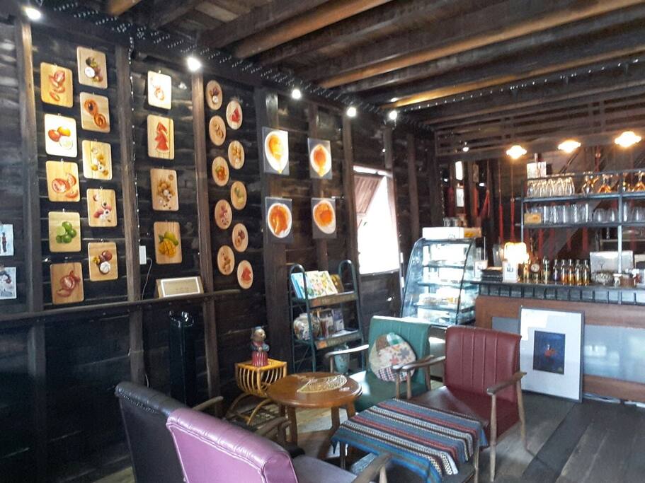 Cafe' atmosphere