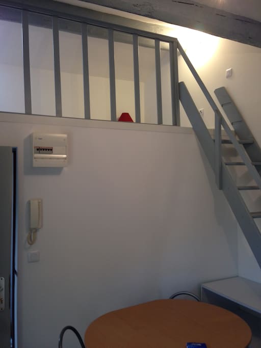 Chambre en mezzanine avec couchage pour deux
