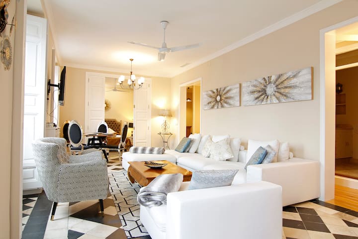 Stylish flat Plaza Mayor, 190 m2, 3BR, 2BTH bright gallery image 2