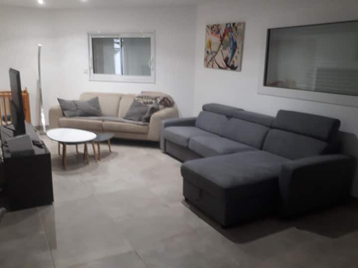 Sebule yenye sofa 2 ikiwa ni pamoja na inayoweza kubadilishwa 