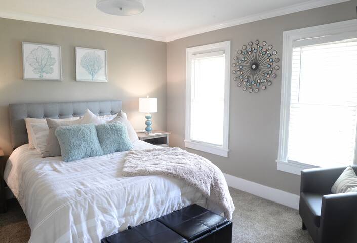 Newly Renovated Full Apt – Steps from Park Ave gallery image 5