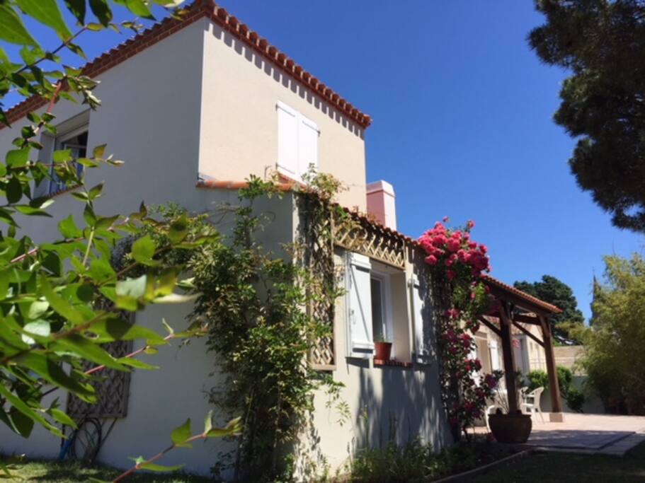 la maison vue du coin sud