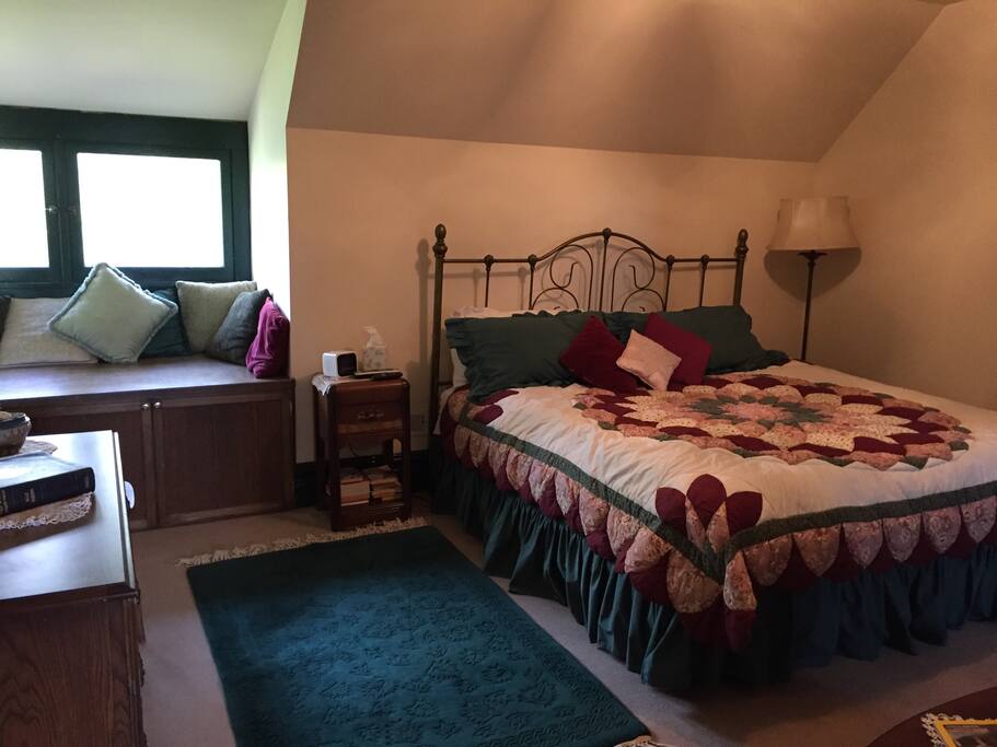 The kingsize bedroom. Easily sleeps two.