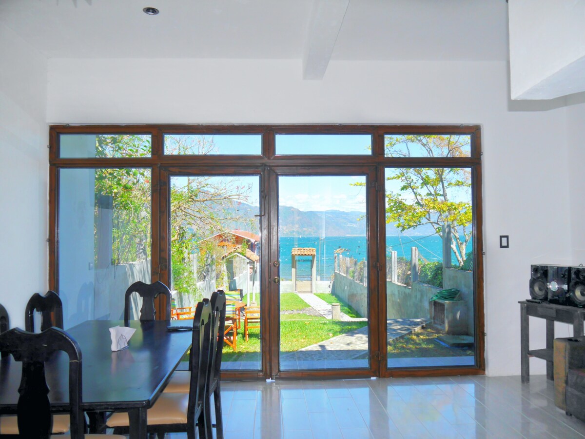 Rest House in front of Lake Atitlán 3bed&2bath Houses for Rent in San