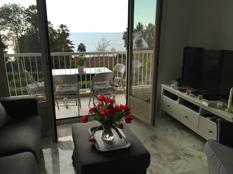Popular Airbnb listing: Beautiful 2nd floor, seaside, garage, breakfast, linen, cleaning in Menton