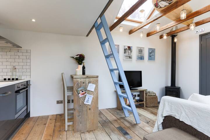 Cosy country hideaway, near the sea (Dog Friendly)