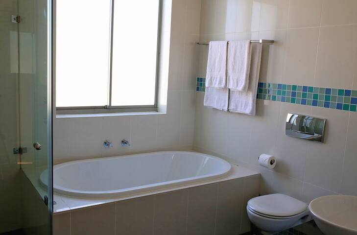 da House-luxury family apartment (solar powered) gallery image 5