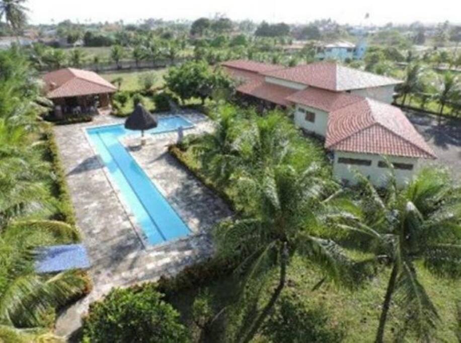 Casa toda plana e com total acessibilidade para cadeirantes.