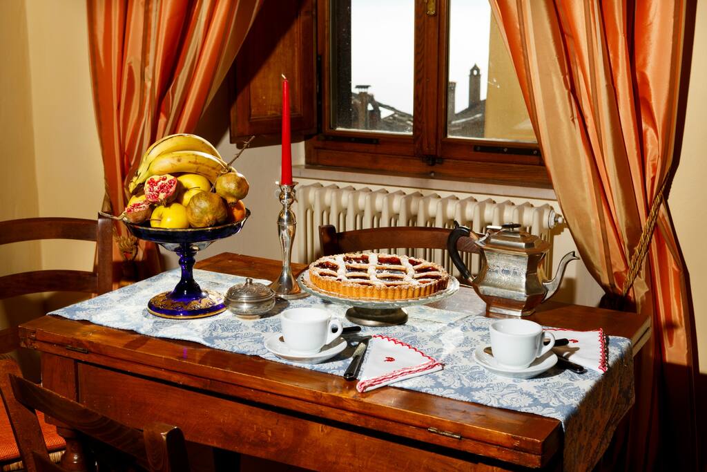 Tavolo per la prima colazione o per il pranzo