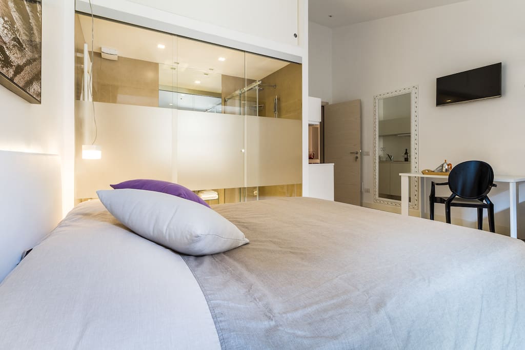 Bedroom n.1 (+ private bathroom + kitchenette)