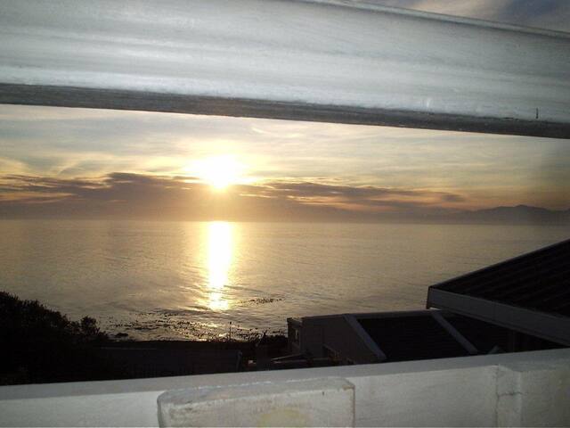 Homely seaside beach house gallery image 3