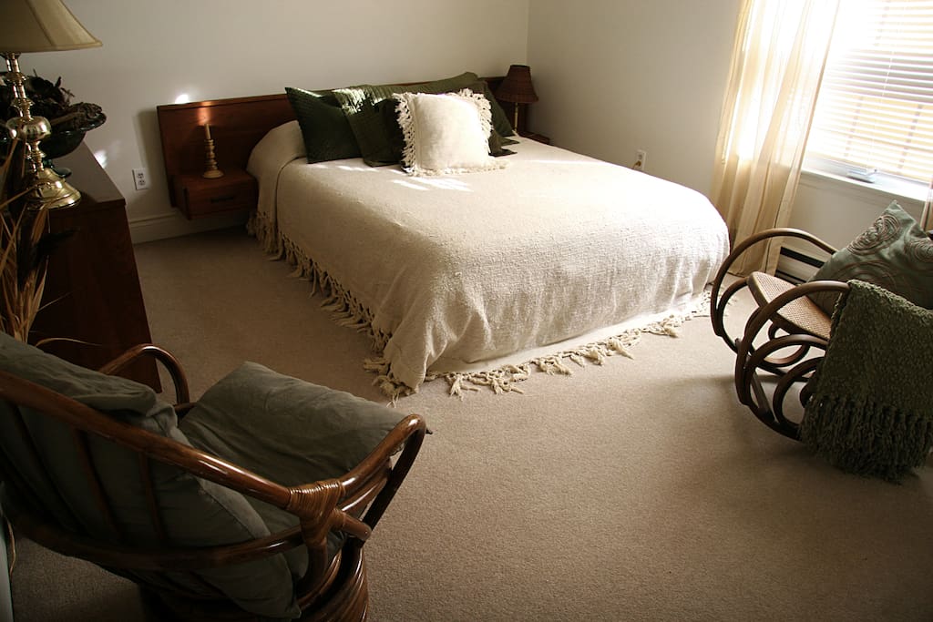 The Hive - Queen Bedroom 2 - Sleeps 2.