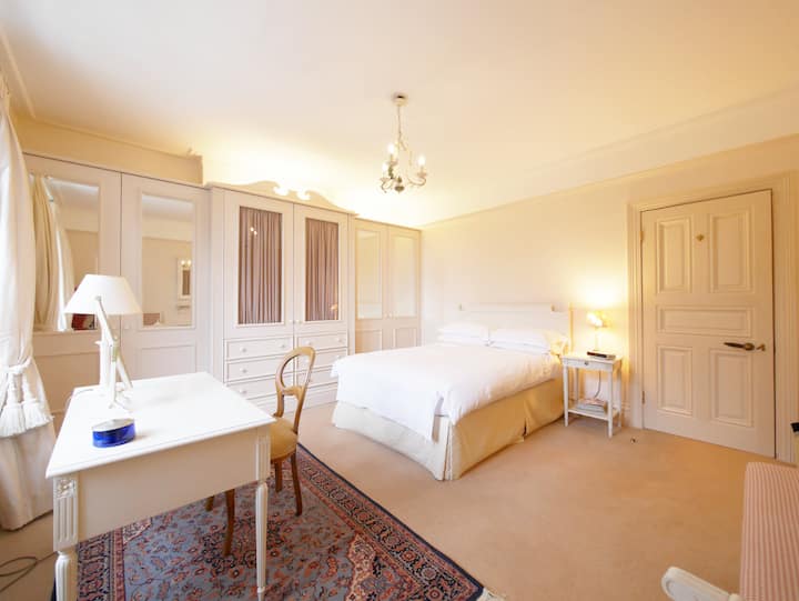 Dhomë gjumi dyshe nr. 1 • kati i parë