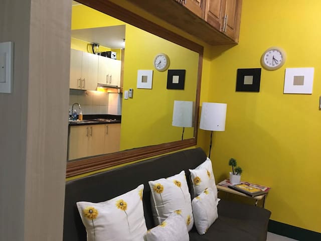 Charming 1-bedroom with balcony, 30 mbps internet