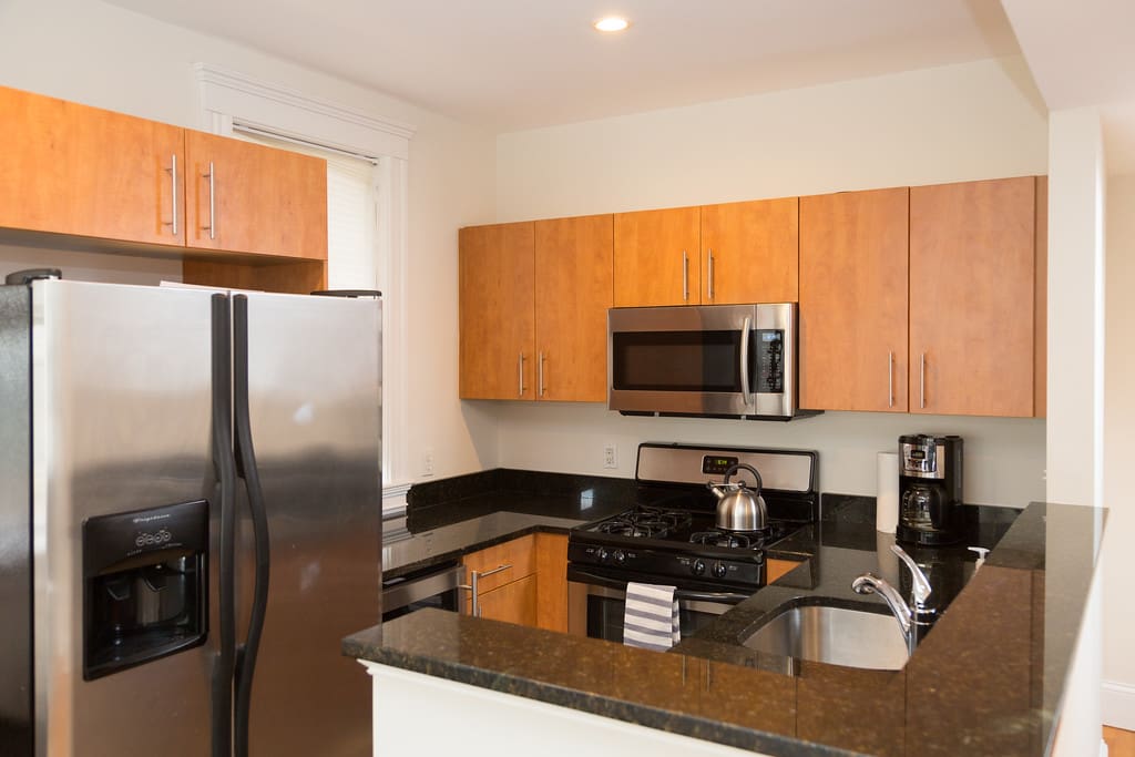 Full kitchen w/ wine fridge