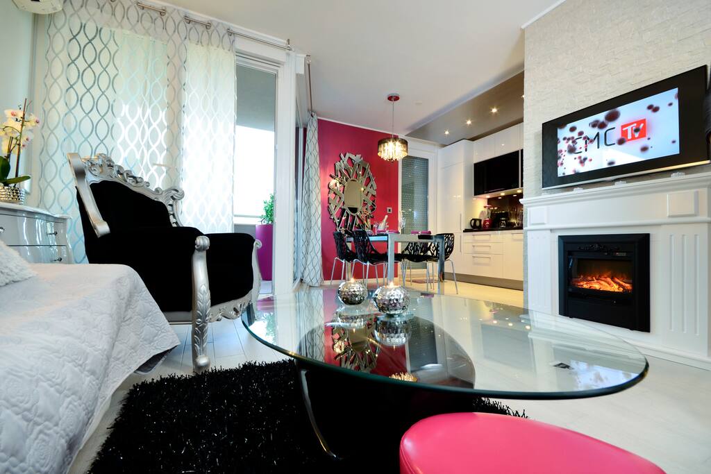 living room wih an exit to balcony