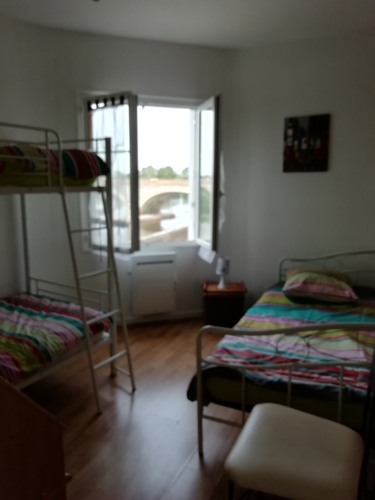 3 jednolôžkové postele