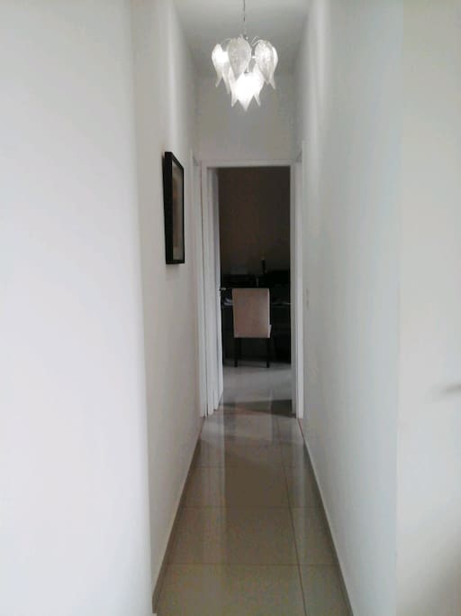 Corredor de acesso aos quartos e ao banheiro 1.