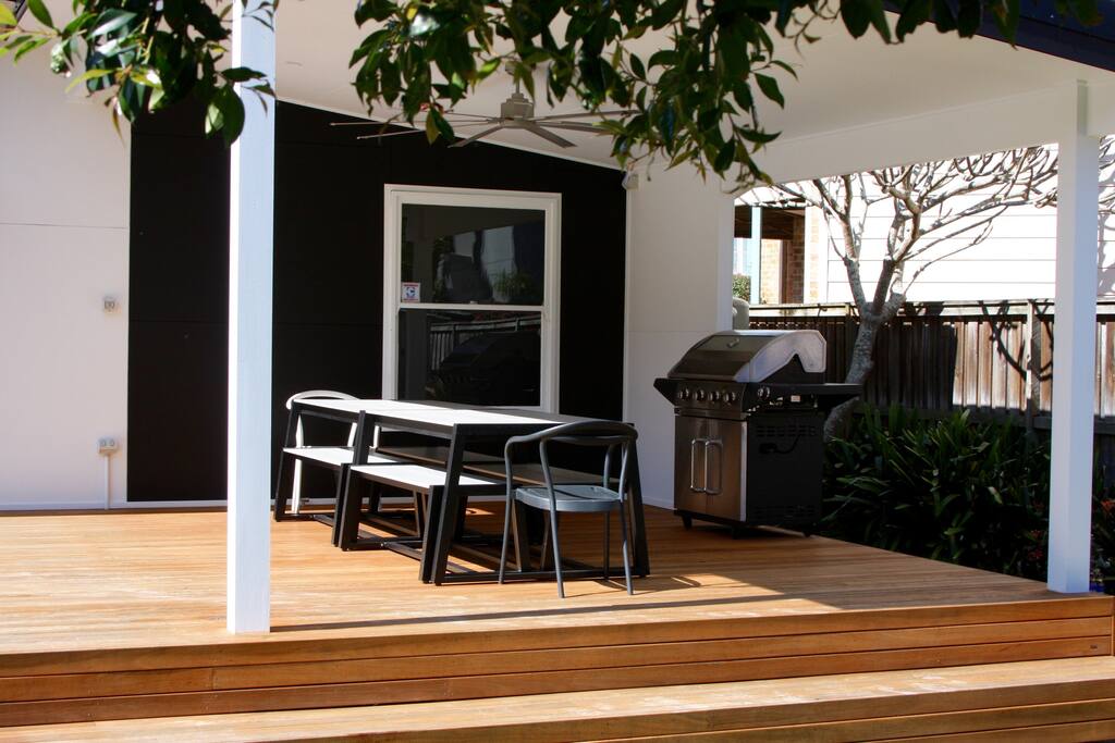 Covered entertaining area