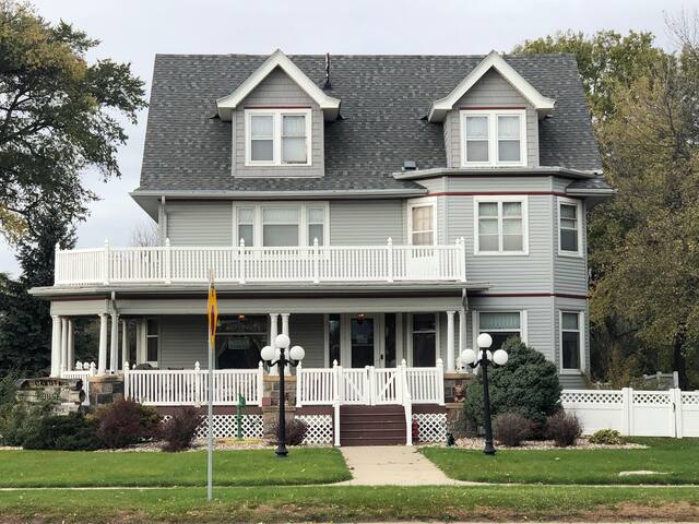 Dakota House rental