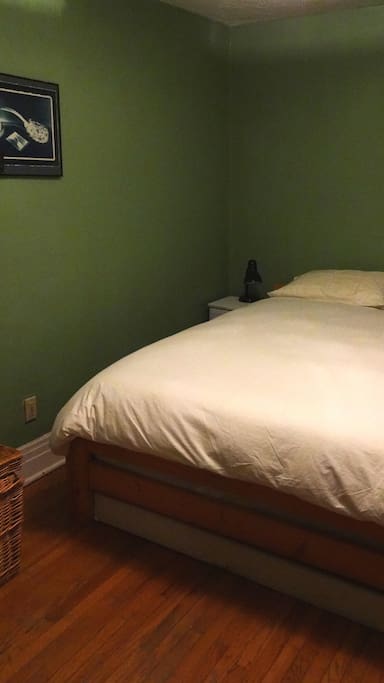 1 bedroom: great, queen size, comfy bed