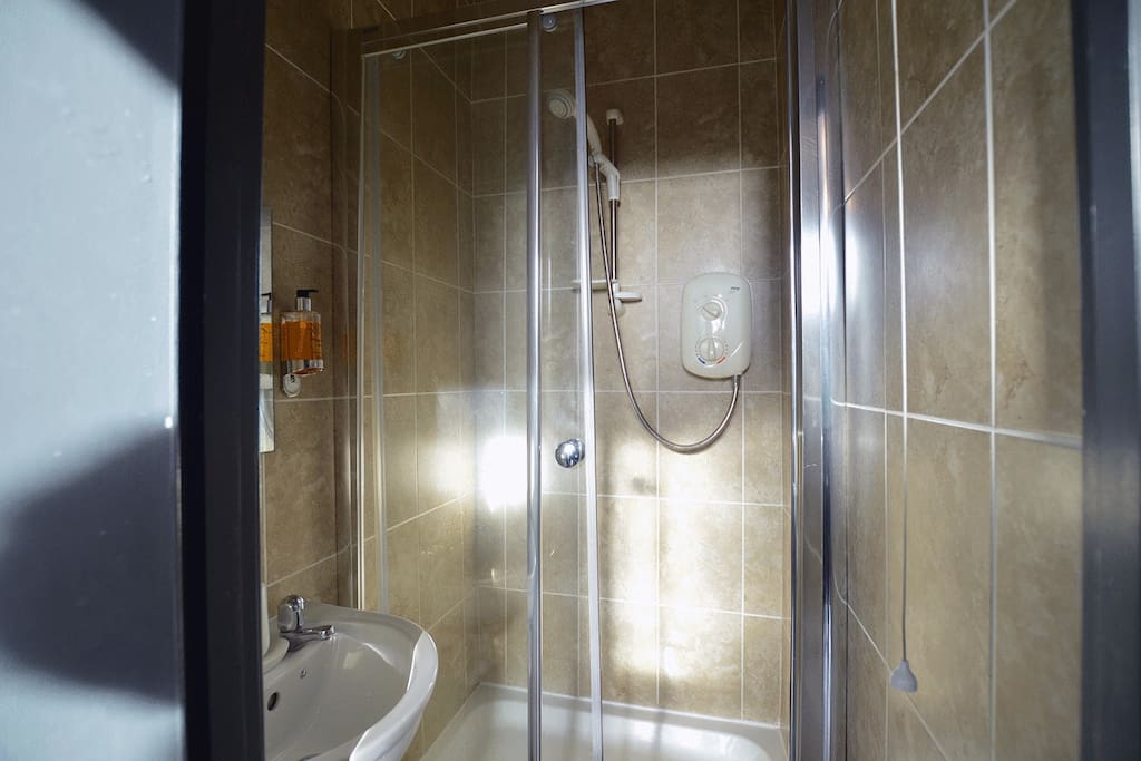 Arboretum Suite Ensuite Shower