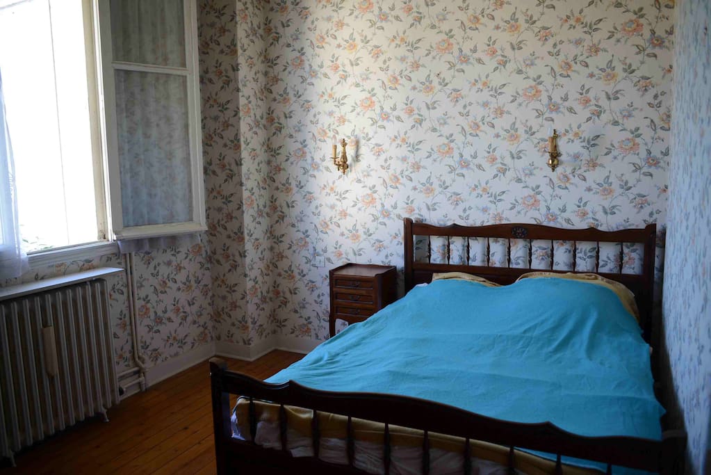 1 st bedroom