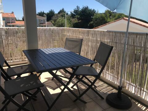 Top performing Airbnb: Quiet apartment at the foot of the dunes in Saint Gilles Croix De Vie