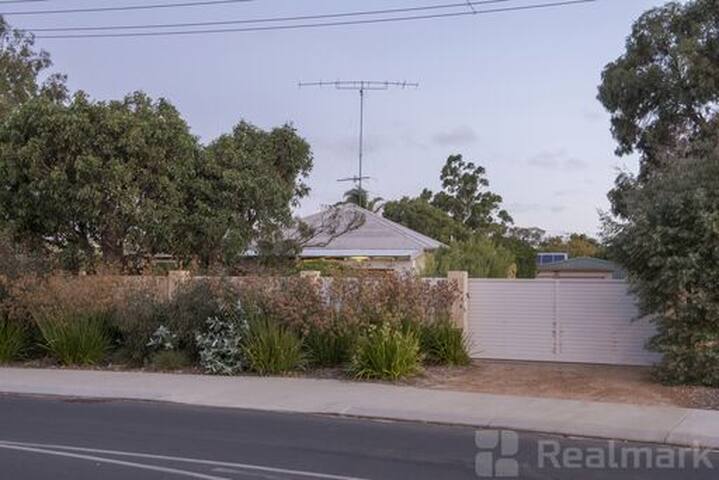 Dunn Bay Central Holiday Home-Heart of Dunsborough gallery image 3