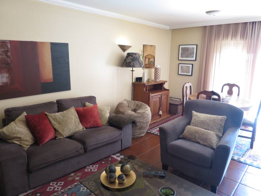 Comfortable and bright living/dinner room