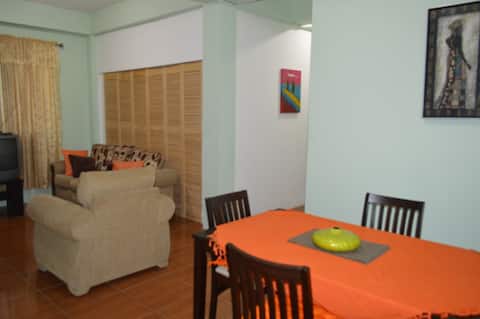 DeSilva Place -2 mins to Transport, Shopping & UWI