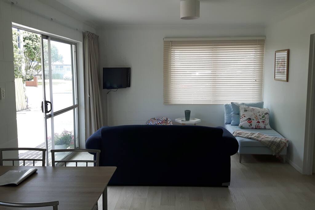 Large open plan dinning / lounge