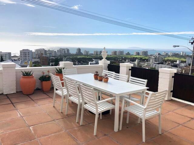 Beautiful house with 180° views gallery image 2