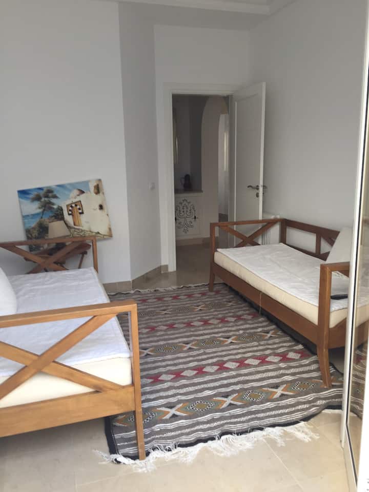 Tretia spálňa s výhľadom na malú terasu